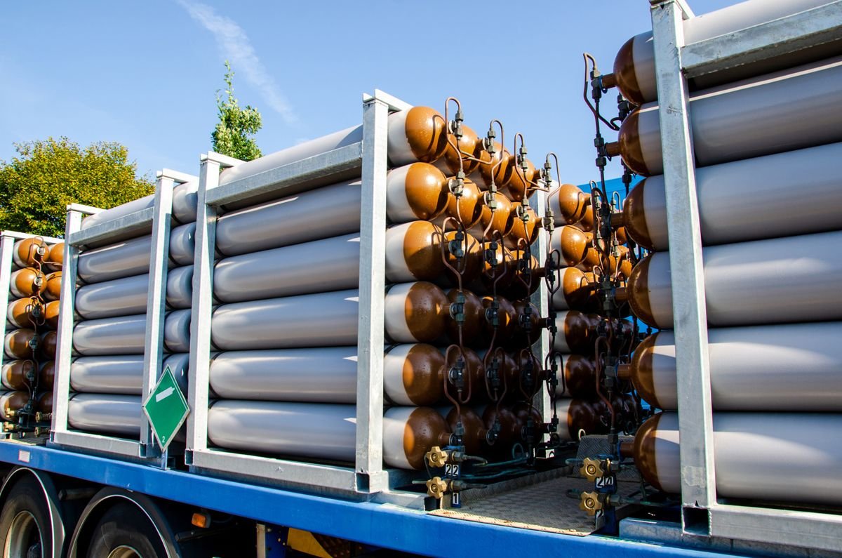 CBG cylinder cascades loaded on a truck